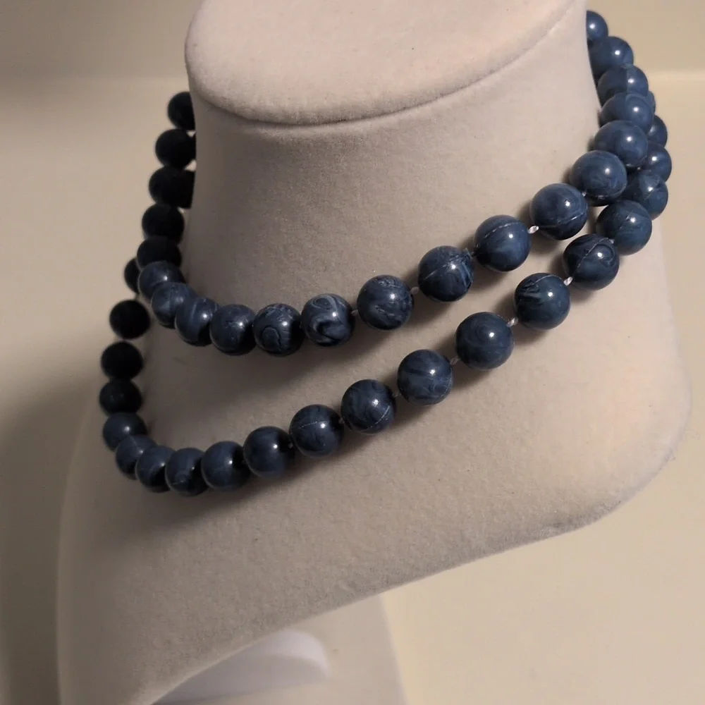 Elegant‎ Blue Marbled Beaded Necklace